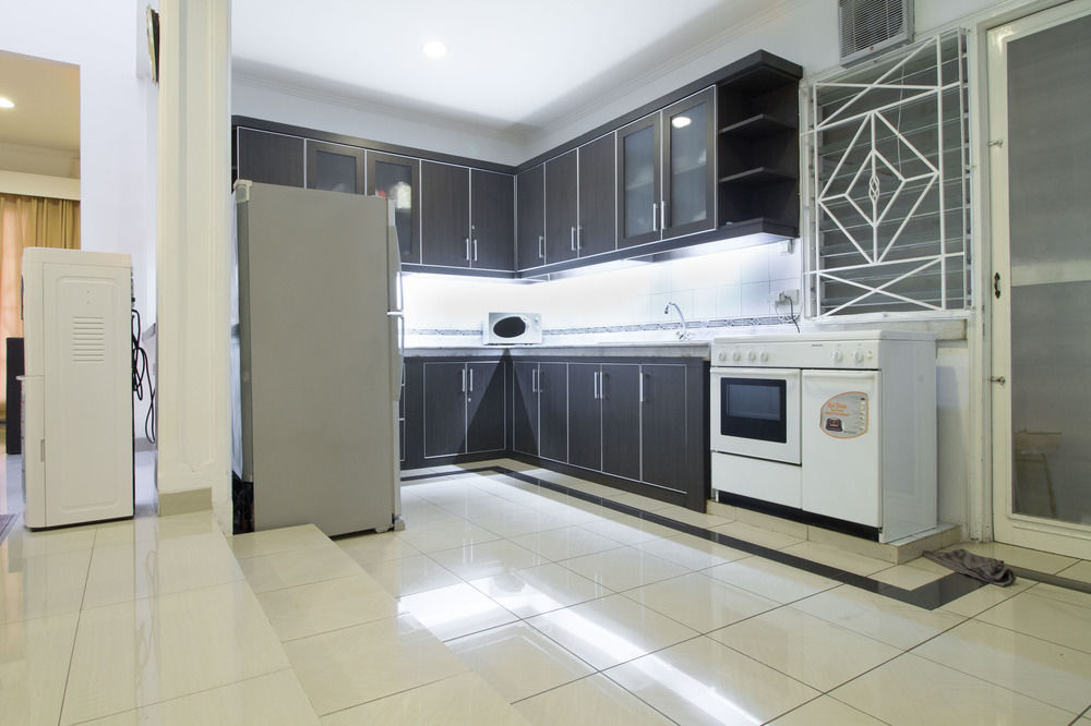 Reddoorz Plus @ Tendean Yakarta Exterior foto