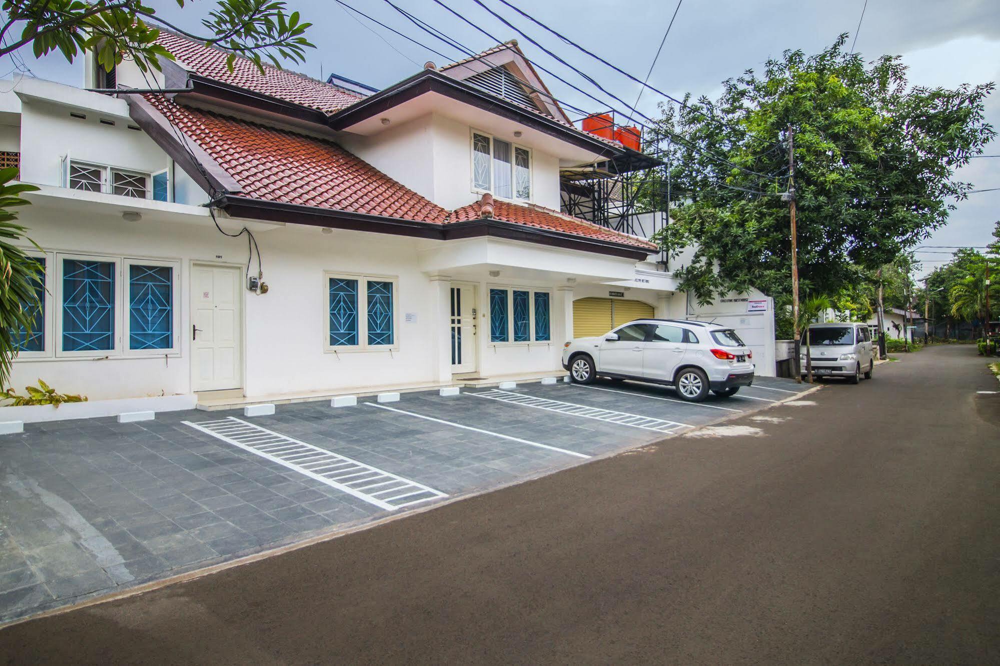 Reddoorz Plus @ Tendean Yakarta Exterior foto